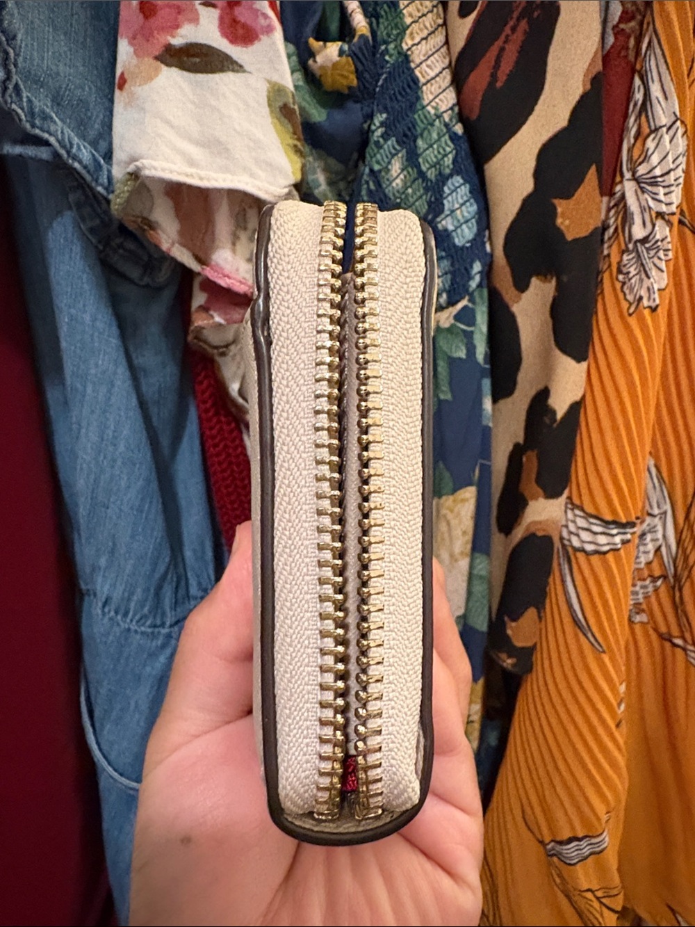 Kate Spade | Zip Around Wallet | Minnie Mouse - Picture 13 of 14